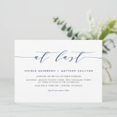 Eindelijk Navy Blue minimalistisch script bruiloft Kaart (Staand voorkant)