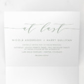 Eindelijk Sage Green minimalistisch script bruilof Drieluik Uitnodiging (Binnenzijde eerst)