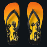 Eindeloze zomerpalmbomen zonsondergang Sinaasappel Teenslippers<br><div class="desc">Palmbomen en zomerse zonsondergangen op je teenslippers doen je denken dat elke dag een eindeloze zomervakantie is, zelfs als je gewoon naar de achtertuin gaat om een drankje te drinken en de zon te zien ondergaan na een dag werken. Geschikt voor mannen of vrouwen. Deze maken ook een uitstekende, nuttige...</div>