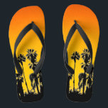 Eindeloze zomerpalmbomen zonsondergang Sinaasappel Teenslippers<br><div class="desc">Palmbomen en zomerse zonsondergangen op je teenslippers doen je denken dat elke dag een eindeloze zomervakantie is, zelfs als je gewoon naar de achtertuin gaat om een drankje te drinken en de zon te zien ondergaan na een dag werken. Geschikt voor mannen of vrouwen. Deze maken ook een uitstekende, nuttige...</div>
