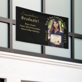 Eindexamenvakfoto in goud en zwart spandoek (Buitenkant Gebouw)