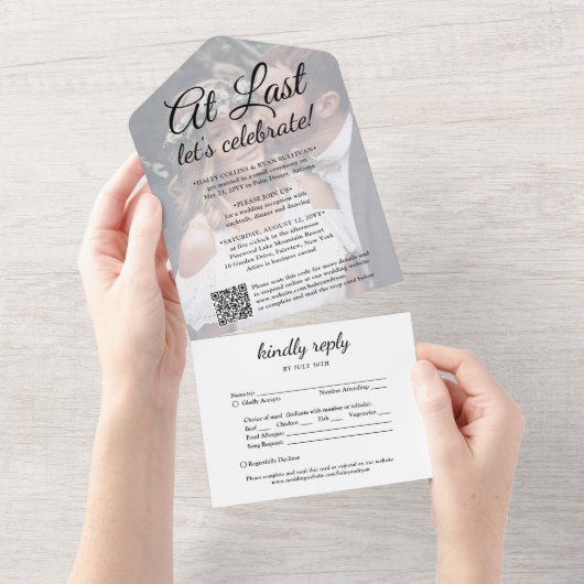 Eindfoto van uitgestelde weddenschappen — QR-code  All In One Uitnodiging (Afscheurbaar)