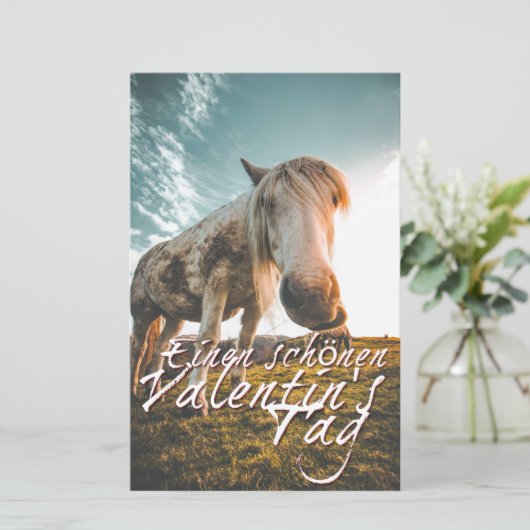 Einen schönen Valentinstag mit schauendem Pferd (Staand voorkant)