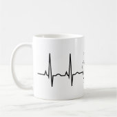 EKG met de Mok van een realistische hartkoffie (Links)