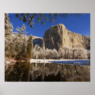 El Capitan weerspiegelt zich in de Merced-rivier i Poster