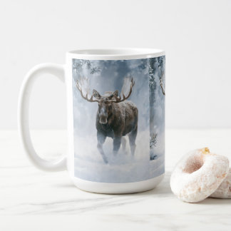 Eland loopt door boreale sneeuw koffiemok