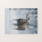 Eland loopt door boreale sneeuw legpuzzel (Horizontaal)