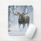 Eland loopt door boreale sneeuw muismat (Met muis)
