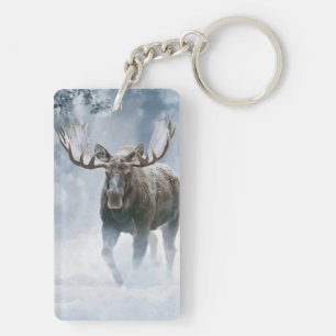 Eland loopt door boreale sneeuw sleutelhanger