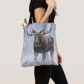 Eland loopt door boreale sneeuw tote bag (Dichtbij)