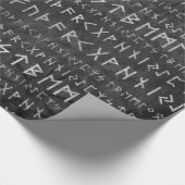 Elder Futhark Pattern op houten textuur Cadeaupapier (Hoek)