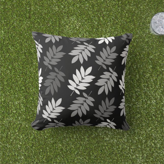 Elder Leaf Big Pattern Black White Grey Buitenkussen (Gras)