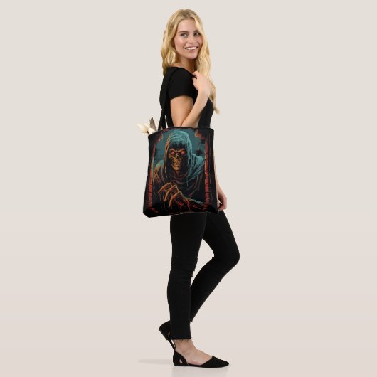 Eldritch ontwaken tote bag (Op model)