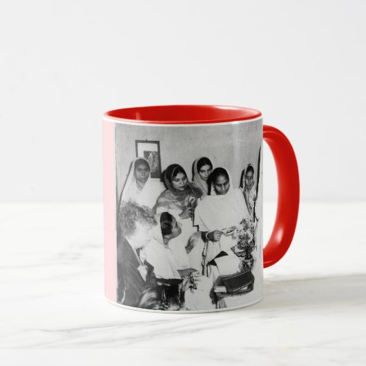 Eleanor in India Mok (Voorkant rechts)