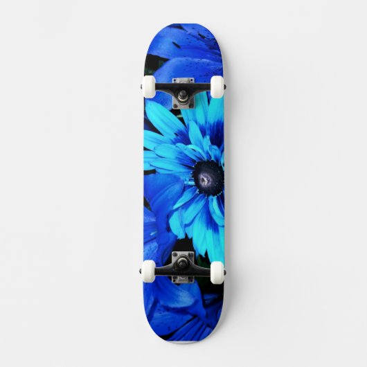 Electric Blue Flowers Skateboard (Voorkant)