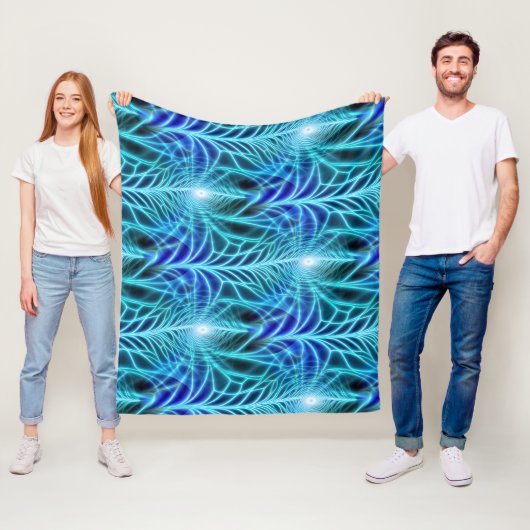 Electric Blue Luminous Fractal Repeating Pattern Fleece Deken (In situ)