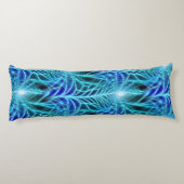 Electric Blue Luminous Fractal Repeating Pattern Lichaamskussen (Achterkant)
