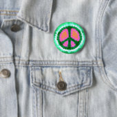 Electric Stropdas-Dye Peace Sign Ronde Button 5,7 Cm (In situ)