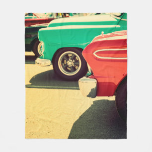 Electronic musical keyboard synthezer with white fleece deken