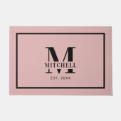 Elegan Blush Pink Monogram Aangepaste familienaam Deurmat (Voorkant)