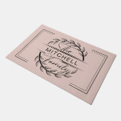 Elegan Monogrammed Blush Pink Custom Family Naam Deurmat (Schuin)