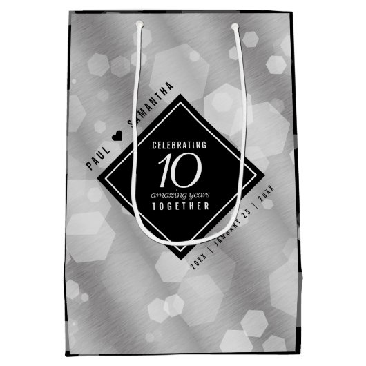 Elegant 10th Tin Wedding Jubileum Celebration Medium Cadeauzakje (Achterkant)
