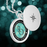 Elegant 11e 44e Turquoise Wedding Jubileum Locket Ketting<br><div class="desc">Viel de 11e of 44e trouwdag met deze herdenkingsmand! Elegante zwarte en witte letters op een gele marmer en groenblauw achtergrond voegen een gedenkwaardige aanraking toe voor deze speciale gelegenheid en (buitengewone) mijlpaal. Pas met de initialen van het paar, een speciaal bericht, en data voor hun turquoise verjaardag aan. Ontwerp...</div>