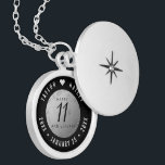 Elegant 11th Steel Wedding Jubileum Celebration Locket Ketting<br><div class="desc">Herdenking van de 11e trouwdag met deze elegante mand! Elegant zwart-wit serif en sans serif lettering op een ruitvormige, versleten stalen achtergrond voegen een gedenkwaardige aanraking toe voor deze speciale gelegenheid en mijlpaal. Pas aan met de namen van het gelukkige paar, en datums voor hun staalverjaardag. Ontwerp © W.H. Sim,...</div>