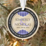 Elegant 17th Shells Beach Sand Wedding Jubileum Ornament<br><div class="desc">Viel de 17e shells trouwdag met deze stijlvolle sieraar! Elegante zwarte en witte letters met gestileerde seizoenshellen op een witte zandachtergrond en een gedenkwaardige aanraking voor deze speciale gelegenheid en mijlpaal. Personaliseer de namen van het paar, de huwelijksdata en de felicitaties op de rellen. Shows omkeren, identiek ontwerp. Gebruik zoals...</div>