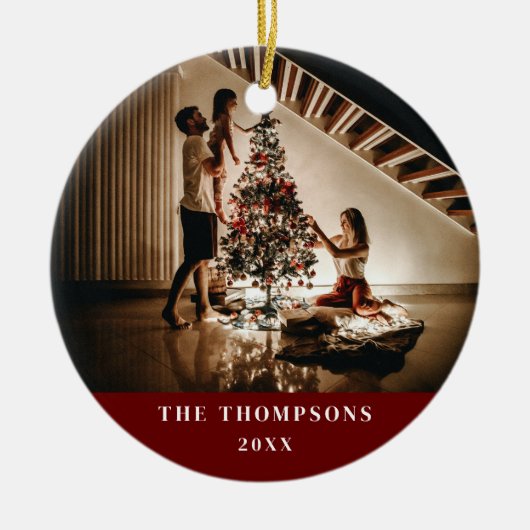 Elegant 2024 Family Photo Minimalist Donkerrood Keramisch Ornament (Voorkant)