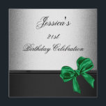 Elegant 21st Birthday Black Silver Emerald Bow Kaart<br><div class="desc">Alle evenementen, feestdagen, aankondigingen en uitnodigingen van de verjaardag. Geschikt voor alle verjaardagen en -gebeurtenissen. Rsvp is beschikbaar op verzoek in gelijkaardige stijl. Mooie stijlvolle steenkoolzwart en zilvermetallisch scheen gelaagd met een zwart lijnribbon en Emerald Green Satin Bow 21st Birthday Party. Pas voor om het even welke gelegenheid aan en...</div>