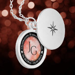 Elegant 35th Coral Wedding Jubileum Celebration Locket Ketting<br><div class="desc">Viel de 35e trouwdag met deze herdenkingsmand! Elegante zwarte en witte letters met zeshoekige confetti op een koraalroze achtergrond voegen een gedenkwaardige aanraking toe voor deze speciale gelegenheid en buitengewone mijlpaal. Pas de initialen van het paar aan, een speciale boodschap en datums voor hun koraalverjaardag. Ontwerp © W.H. Sim. Zie...</div>