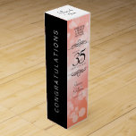 Elegant 35th Coral Wedding Jubileum Celebration Wijn<br><div class="desc">Voeg een extra speciaal tintje toe aan 35e huwelijksjubileum vieringen met deze herdenkingswijn geschenkdoos! Elegante zwarte serif en sans serif belettering met zeshoekige confetti op een koraalachtergrond voegen een memorabele touch toe voor deze speciale gelegenheid en buitengewone mijlpaal. Pas aan met de namen van het gelukkige paar en de jaren...</div>
