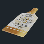 Elegant 3rd Leather Wedding Jubileum Snijplank<br><div class="desc">Vier hun 3e lederen trouwdag met deze stijlvolle herdenkingsglassnijplank! Elegante belettering met goudgestoven zeshoekige confetti op een luxe witte lederen achtergrond omzoomd door gouden folie, voeg een memorabele touch toe voor deze speciale gelegenheid en mijlpaal. Pas aan met de namen van het paar, huwelijksdata en felicitatieberichten. Ontwerp © W.H. Sim....</div>