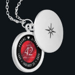 Elegant 42e Jasper Wedding Jubileum Locket Ketting<br><div class="desc">Vier de 42e trouwdag in stijl met deze herdenkingsmedaille! Elegante witte letters op een gemarmerde kersenrode achtergrond voegen een memorabele touch toe voor deze speciale gelegenheid en buitengewone mijlpaal. Pas aan met de namen van het gelukkige paar en voeg een datum toe voor hun jasper-jubileum. Ontwerp © W.H. Sim. Zie...</div>