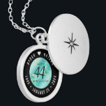 Elegant 44th Turquoise Wedding Jubileum Locket Ketting<br><div class="desc">Vier de 44e turquoise trouwdag in stijl met deze herdenkingsmedaille! Elegante zwart-witte letters op een gele marmeren en groenblauwe achtergrond voegen een memorabele touch toe voor deze speciale gelegenheid en buitengewone mijlpaal. Pas aan met de namen van het gelukkige paar en voeg een datum toe voor hun turquoise jubileum. Ontwerp...</div>