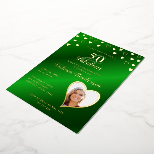 Elegant 50 & Fabulous Birthday Green & Gold Folie Uitnodiging (Gedraaid)