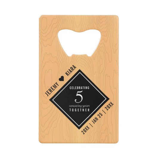 Elegant 5th Wood Wedding Jubileum Celebration Creditkaart Flessenopener (Voorkant)