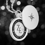 Elegant 60e 75e Diamond Bruiloft Jubileum Locket Ketting<br><div class="desc">Vier de 60ste of 75ste diamanten bruiloft met deze herdenkingsmedaille! Elegante zwart-witte letters met gestileerde diamantconfetti op een witte achtergrond voegen een memorabele touch toe voor deze speciale gelegenheid en buitengewone mijlpaal. Pas aan met de initialen van het paar, een speciaal bericht en huwelijksdata. Ontwerp © W.H. Sim. Zie meer...</div>