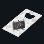 Elegant 75th Diamond Bruiloft Jubileum Creditkaart Flessenopener<br><div class="desc">Vier de 75ste diamanten bruiloft met deze stijlvolle flesopener! Elegante zwart-witte letters met gestileerde diamantconfetti op een witte achtergrond voegen een memorabele touch toe voor deze speciale gelegenheid en buitengewone mijlpaal. Pas aan met de namen en data van het huwelijk van het paar. Ontwerp © W.H. Sim, Alle rechten voorbehouden....</div>