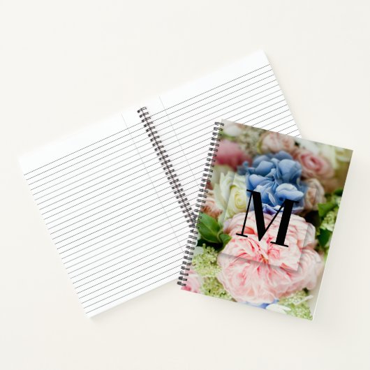 Elegant Aangepast Initiaal Letter M Rozen Monogram Notitieboek (Binnen)