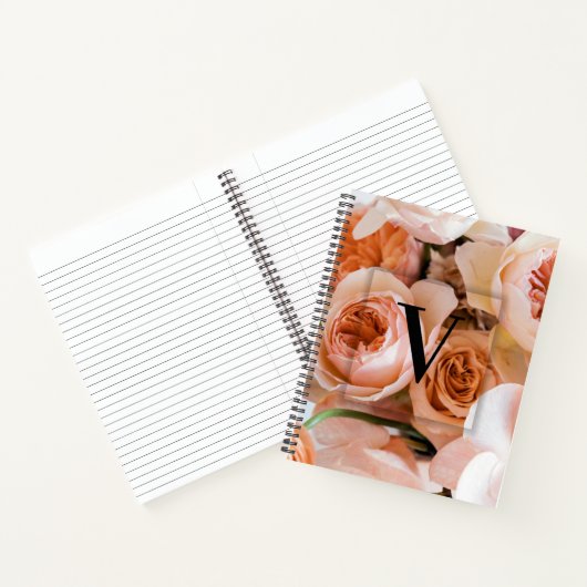 Elegant Aangepast Initiaal Letter V Rozen Monogram Notitieboek (Binnen)