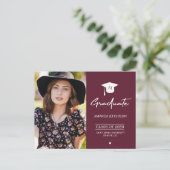 Elegant afstudeerder burgundy foto afstuderen-uitn briefkaart (Staand voorkant)