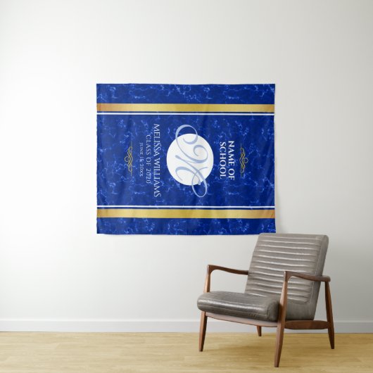 Elegant Afstuderen Monogram Blue Marble Gold Foil Wandkleed (In Situ (horizontaal))