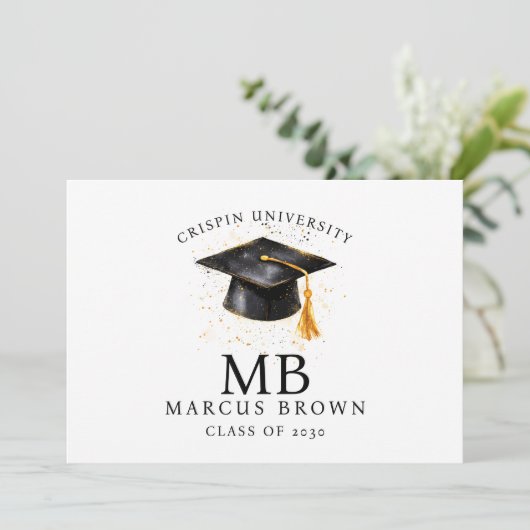 Elegant Afstuderen Naam Gold Monogram Aankondiging (Staand voorkant)