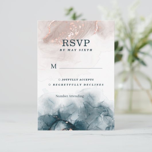 Elegant alcoholinkt Gold Blush Blue Modern RSVP Kaartje (Staand voorkant)