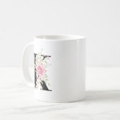Elegant Alphabet Coffee Cup with Pink Rose Design Koffiemok (Voorkant links)