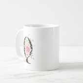 Elegant Alphabet Coffee Cup with Pink Rose Design Koffiemok (Voorkant links)