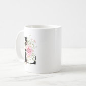 Elegant Alphabet Coffee Cup with Pink Rose Design Koffiemok (Voorkant links)