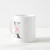Elegant Alphabet Coffee Cup with Pink Rose Design Koffiemok (Voorkant links)